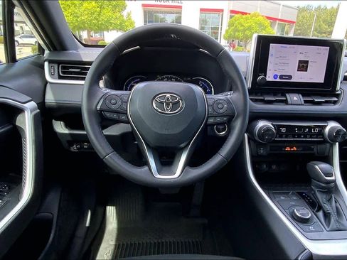 Used 2023 Toyota RAV4 SE AWD/4WD image 6