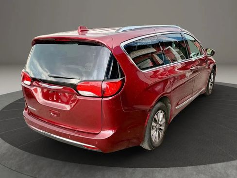 Used 2020 Chrysler Pacifica Touring-L Plus image 4
