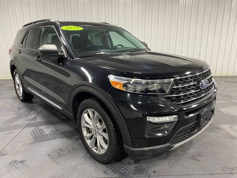 Used 2021 Ford Explorer XLT w/ Equipment Group 202A image 2
