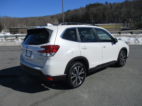 Used 2023 Subaru Forester Limited image 5