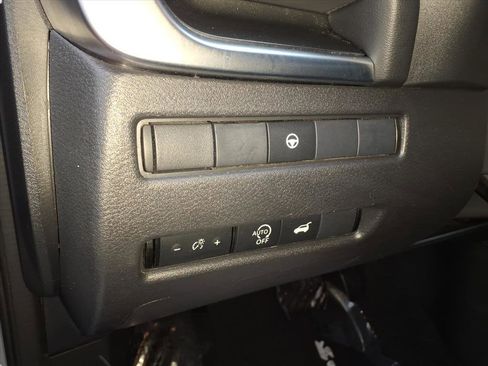 Used 2025 Nissan Rogue SV image 17