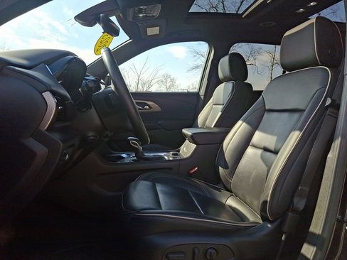 Certified 2023 Chevrolet Traverse Premier w/ Redline Edition AWD/4WD image 13