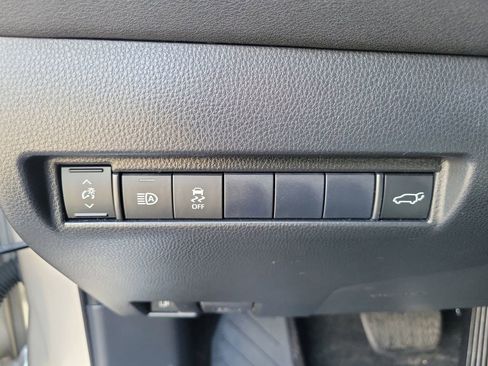 Used 2021 Toyota Venza LE image 23