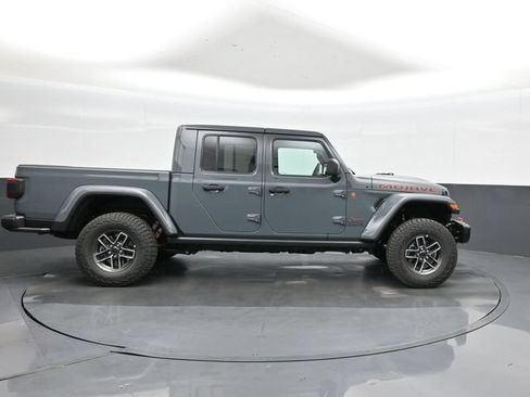 Used 2025 Jeep Gladiator Mojave AWD/4WD image 24