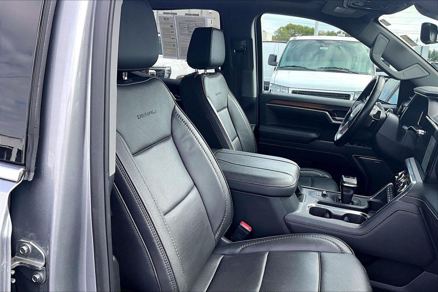 Used 2025 GMC Sierra 1500 Denali AWD/4WD image 7