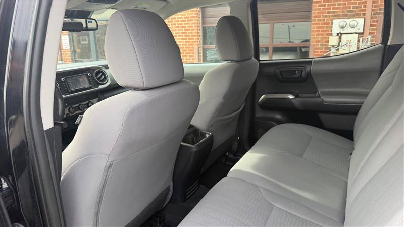 Used 2019 Toyota Tacoma SR5 AWD/4WD image 18