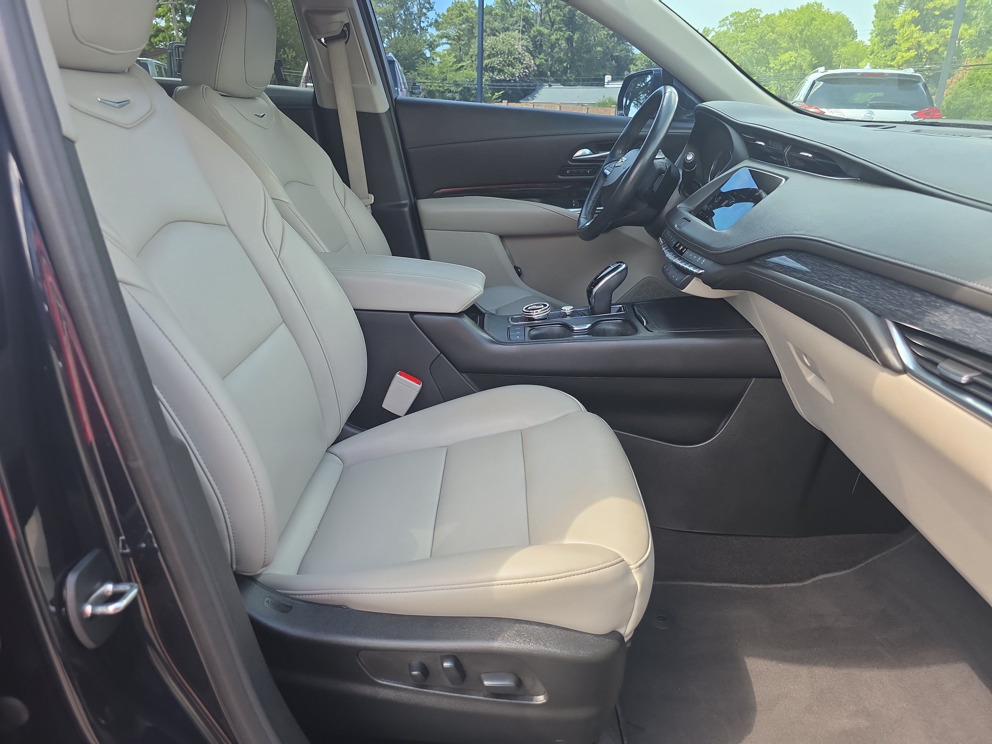 Used 2023 Cadillac XT4 Premium Luxury w/ Cold Weather Package FWD image 15