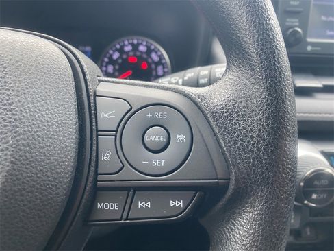 Used 2022 Toyota RAV4 XLE image 17