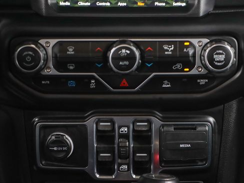 Used 2021 Jeep Wrangler Unlimited Sahara image 22