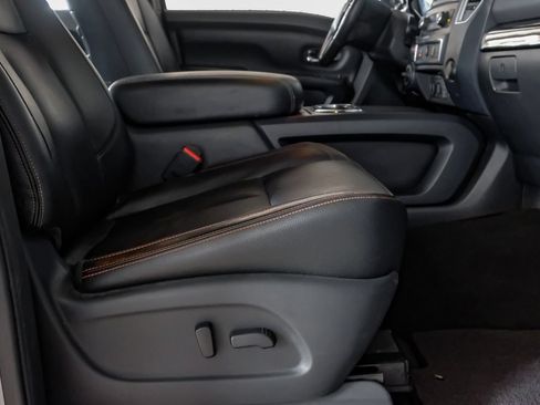 Used 2018 Nissan Titan SL w/ Midnight Edition AWD/4WD image 31