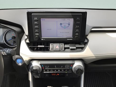 Certified 2021 Toyota RAV4 XLE Premium AWD/4WD image 18