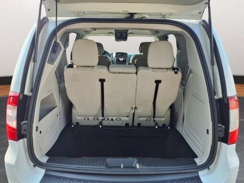 Used 2016 Chrysler Town & Country Touring w/ Driver Convenience Group FWD image 22