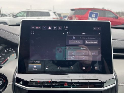 Used 2024 Jeep Compass Limited image 9