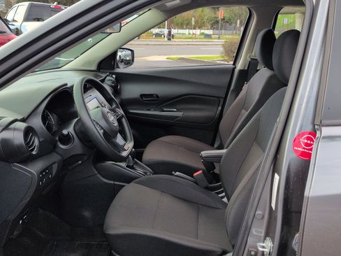 Certified 2025 Nissan Kicks Play S image 15