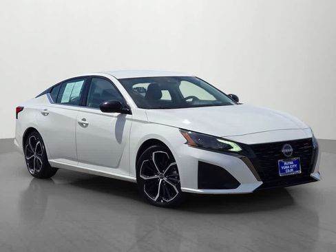 Used 2024 Nissan Altima 2.5 SR FWD image 7