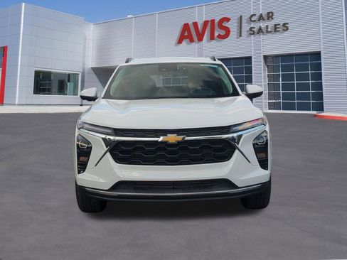 Used 2025 Chevrolet Trax LT w/ LT Convenience Package FWD image 2