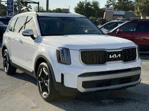 Certified 2025 Kia Telluride EX w/ EX Captain's Chair Package FWD image 2
