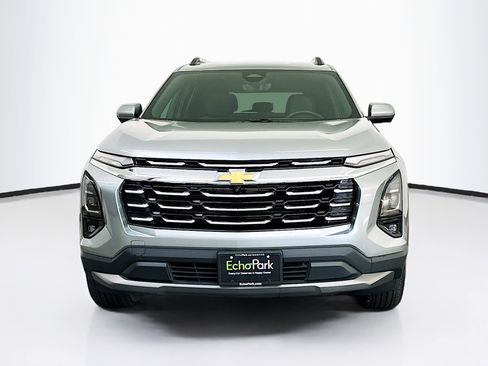 Used 2025 Chevrolet Equinox LT w/ Convenience Package II image 2