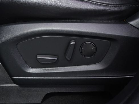 Used 2020 Ford Explorer XLT w/ Equipment Group 202A AWD/4WD image 14