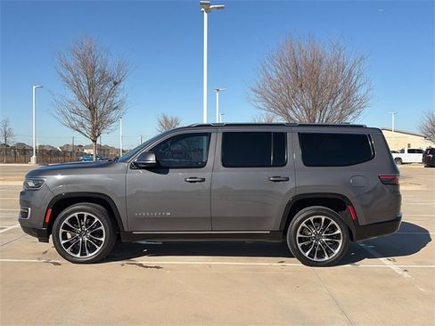 Used 2022 Jeep Wagoneer Series III w/ Premium Group I image 6