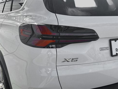 Certified 2025 BMW X5 xDrive50e w/ Premium Package image 10