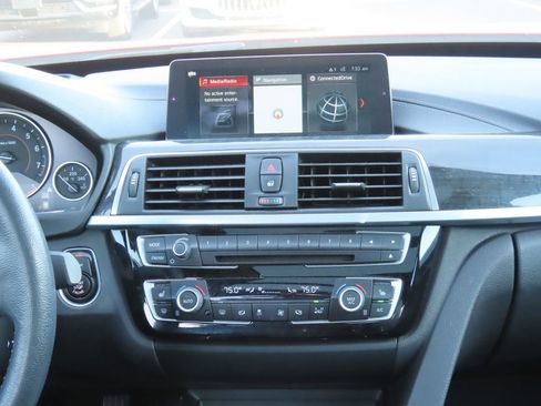 Used 2018 BMW 330i Gran Turismo xDrive image 8