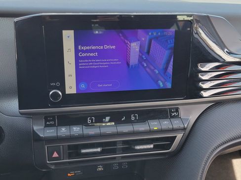 Used 2025 Toyota Camry SE image 9