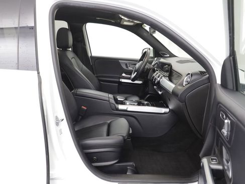 Used 2021 Mercedes-Benz GLB 250 4MATIC image 19