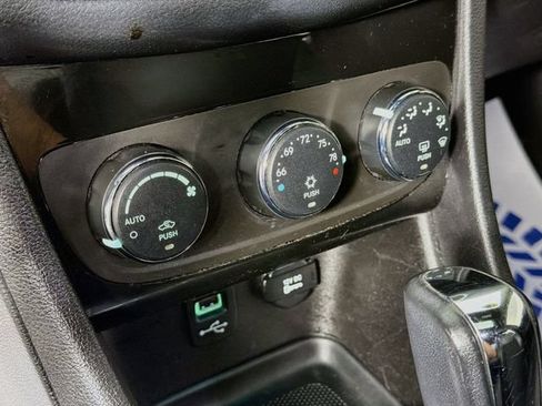 Used 2014 Chrysler 200 Limited w/ Sun/Sound Group FWD image 15