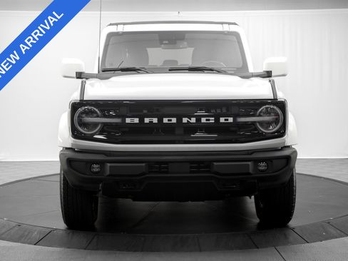 Used 2024 Ford Bronco Outer Banks AWD/4WD image 2