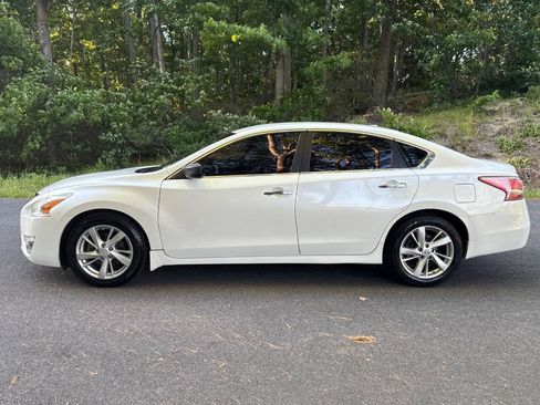 Used 2013 Nissan Altima 2.5 SV FWD image 10