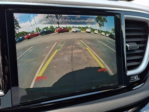 Used 2025 Chrysler Pacifica Select FWD image 17