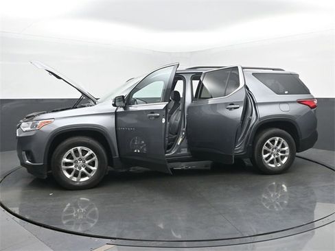 Used 2020 Chevrolet Traverse LT w/ Driver Confidence II Package image 57