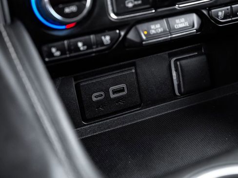 Used 2023 Chevrolet Suburban Premier image 26