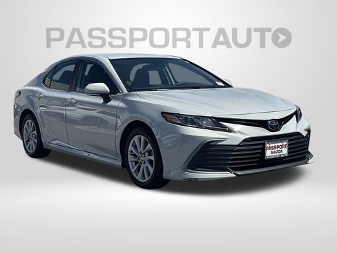 Used 2023 Toyota Camry LE w/ Convenience Package FWD image 6