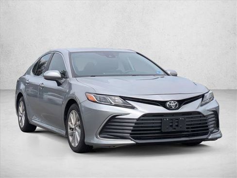 Used 2023 Toyota Camry LE FWD image 3