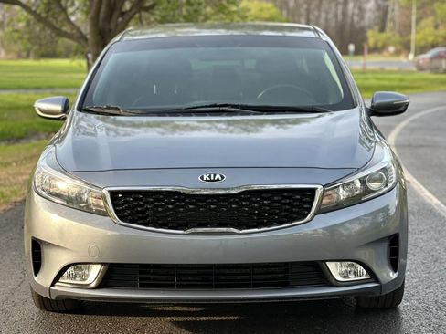 Used 2017 Kia Forte EX image 2