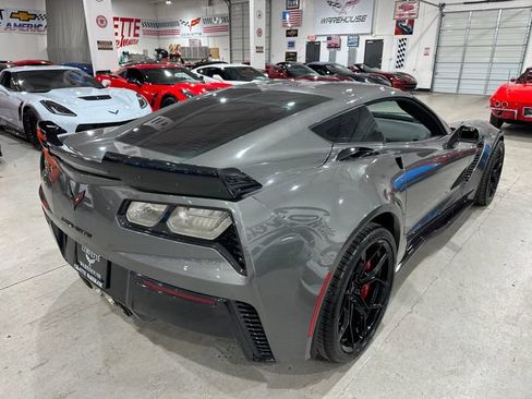 Used 2015 Chevrolet Corvette Z06 w/ Z07 Performance Package RWD image 19