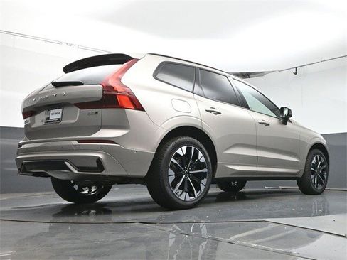 Used 2026 Volvo XC60 B5 Plus w/ Protection Package Premier image 39