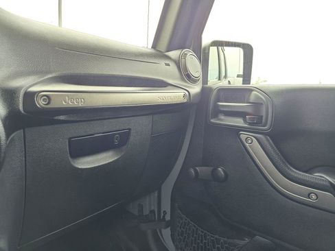 Used 2015 Jeep Wrangler Unlimited Sport AWD/4WD image 27
