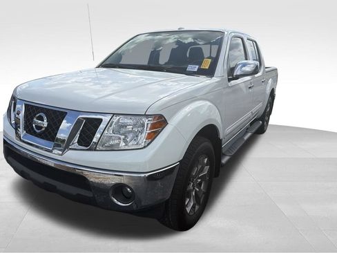Used 2016 Nissan Frontier SL w/ Moonroof Package AWD/4WD image 7