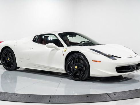 Used 2014 Ferrari 458 Spider RWD image 32