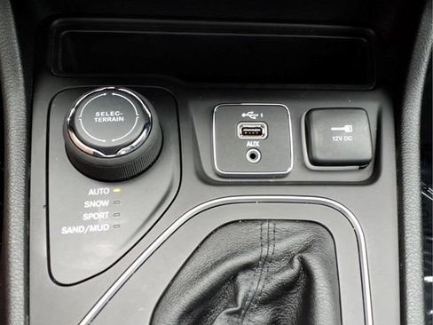 Used 2021 Jeep Cherokee Latitude Lux 80th Anniv w/ Quick Order Package 26U 80TH AWD/4WD image 20