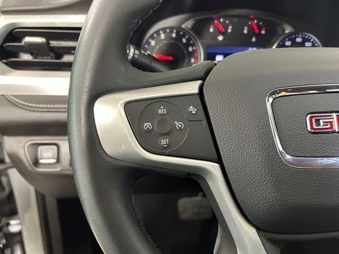 Used 2023 GMC Acadia SLT FWD image 16