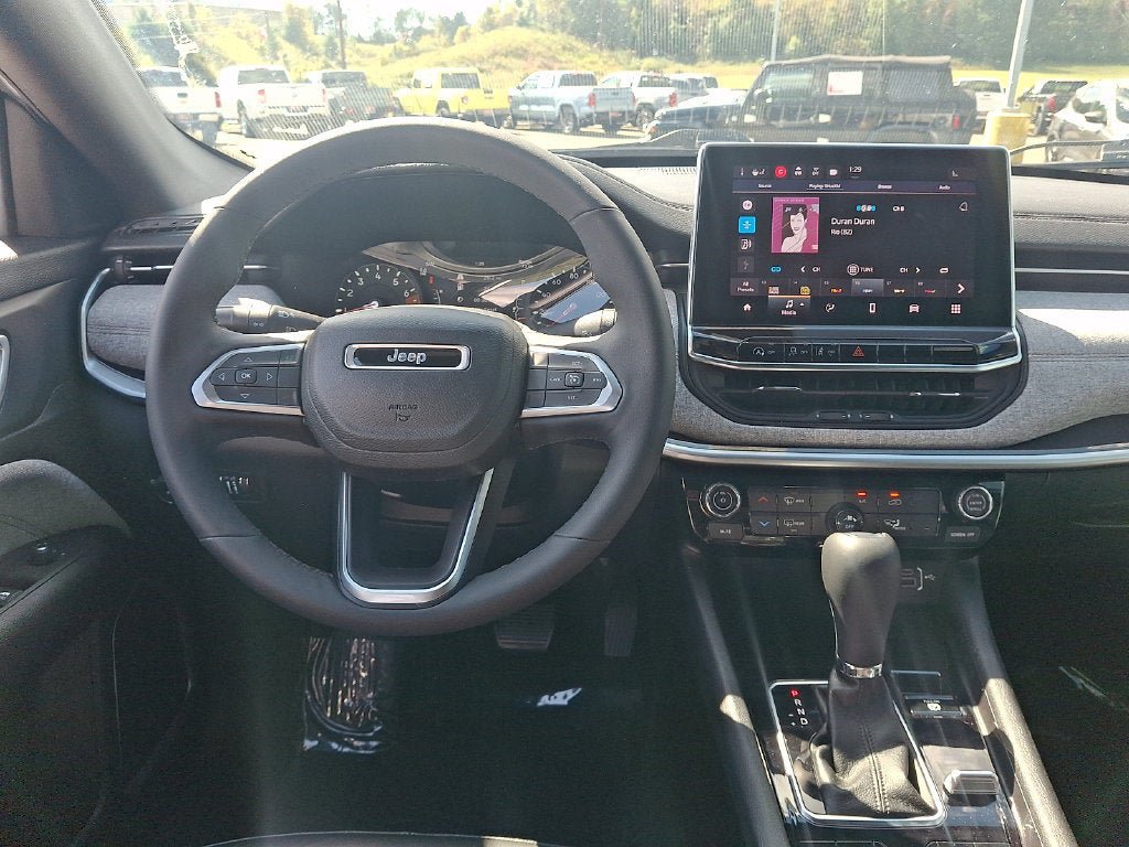 Used 2023 Jeep Compass Latitude AWD/4WD image 11