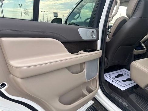 Used 2024 Lincoln Navigator Reserve AWD/4WD image 28