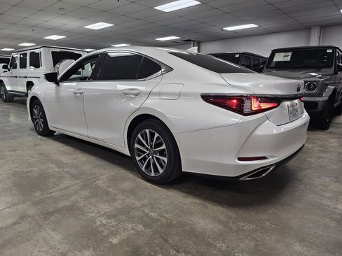 Used 2023 Lexus ES 350 image 3