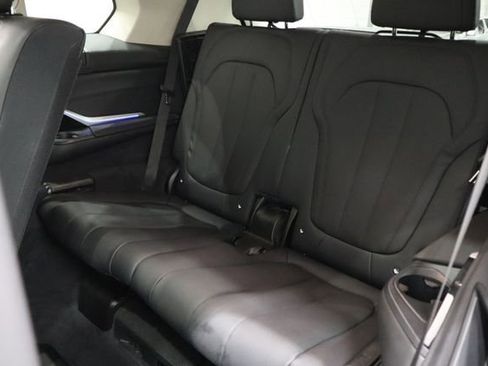 Used 2022 BMW X7 xDrive40i w/ Cold Weather Package AWD/4WD image 16