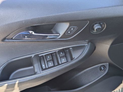 Used 2018 Chevrolet Cruze LT FWD image 25