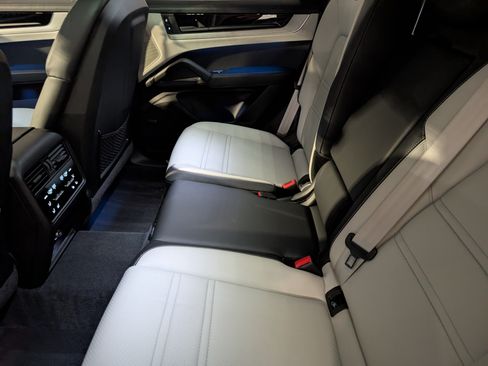 Certified 2025 Porsche Cayenne S AWD/4WD image 23